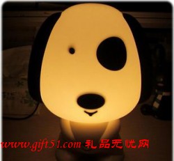 可愛狗報(bào)時(shí)臺(tái)燈